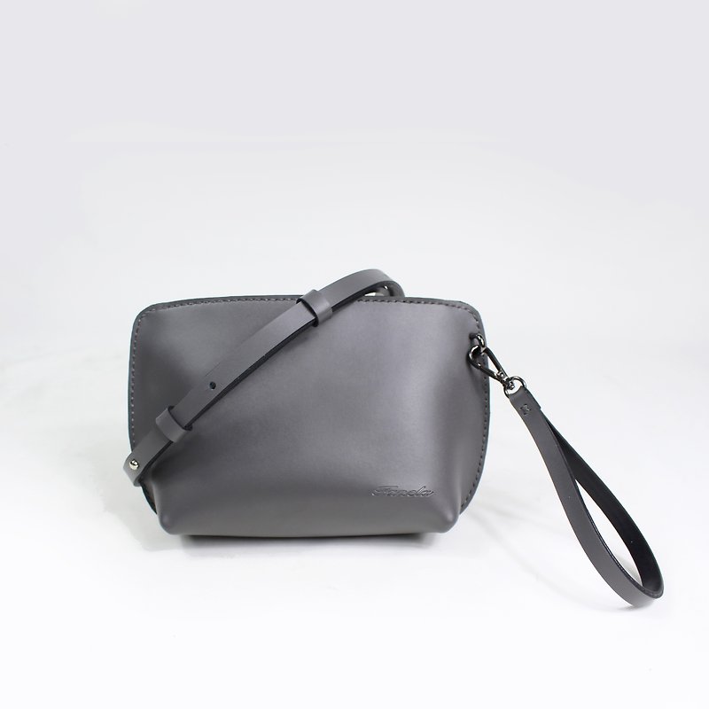 Zemoneni leather lady cross body shoulder bag with hand carry strap - กระเป๋าคลัทช์ - หนังแท้ สีเทา