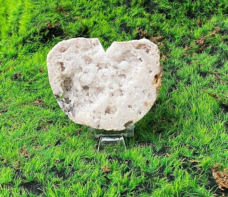 能量擺件-天然原礦大愛心冰雪瑪瑙白晶簇 消磁淨化 療癒 開運 - 裝飾/擺設  - 水晶 多色