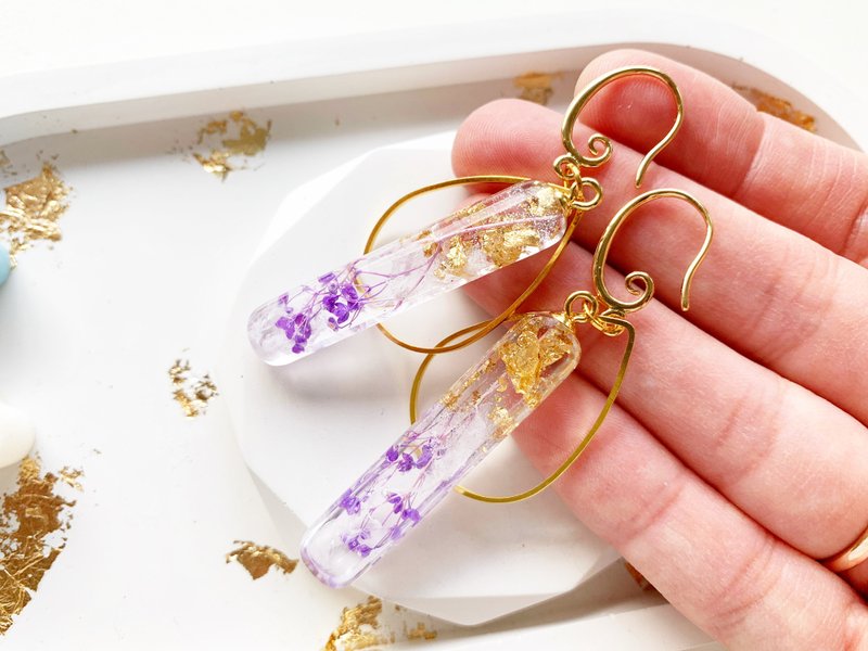 Bridal earrings, Dangle drop epoxy resin earrings with purple pressed flowers - 耳環/耳夾/耳骨夾 - 樹脂 紫色