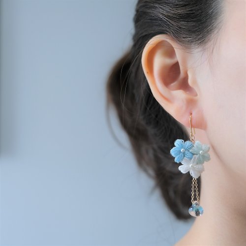 Matata Hong Kong 鈎織 藍色小花拼美國淚珠 琉璃珠 耳環