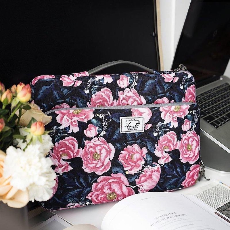 A must-have for the job, the Black Peony Pen Kit for MacBook Pro / MacBook Air13吋 - Laptop Bags - Polyester 