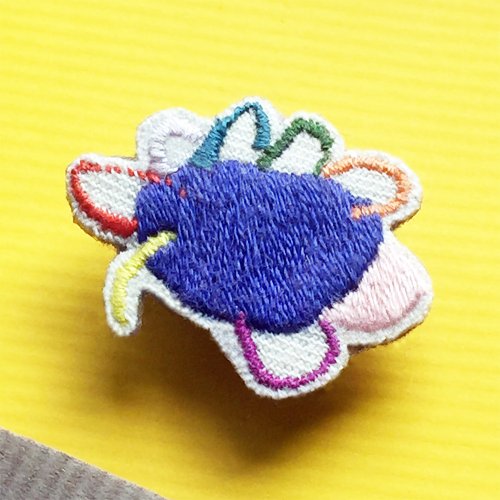 Jyun design studio 刺繡設計工作室 | 舊款出清5折 | 手工刺繡胸針/別針 小怪物大集合 7 號