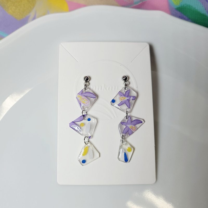 Little Forest Taiwan One-leaf Orchid Hand-painted Shrinkable Earrings - Earrings & Clip-ons - Stainless Steel White
