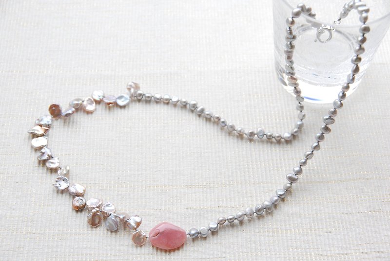 Tumble stone and Keshi Paul's necklace pink opal - Necklaces - Stone Pink