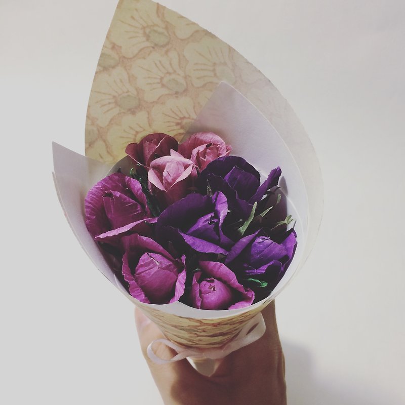 Leidiadeリタ/小さな紫色の花束/イタリアの輸入包装紙/カートン・ローゼズ/バレンタインデー/誕生日/結婚式/母の日/屋外の写真/卒業/告白古典的な手作りの紙のバラ - 観葉植物 - 紙 パープル