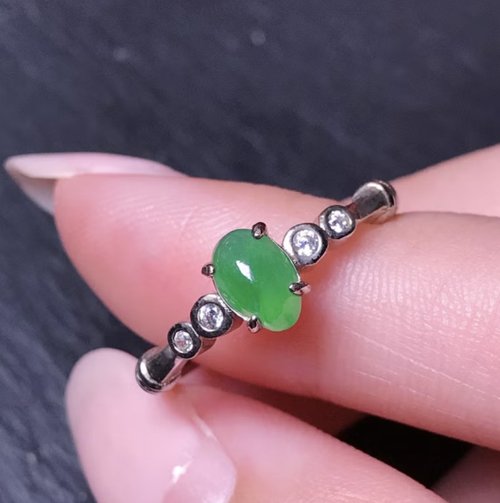 瓔珞珠寶盒 E.L.Jewelry Box 冰種陽綠翡翠蛋面戒指 925純銀 | 天然緬甸玉A貨翡翠 | 送禮