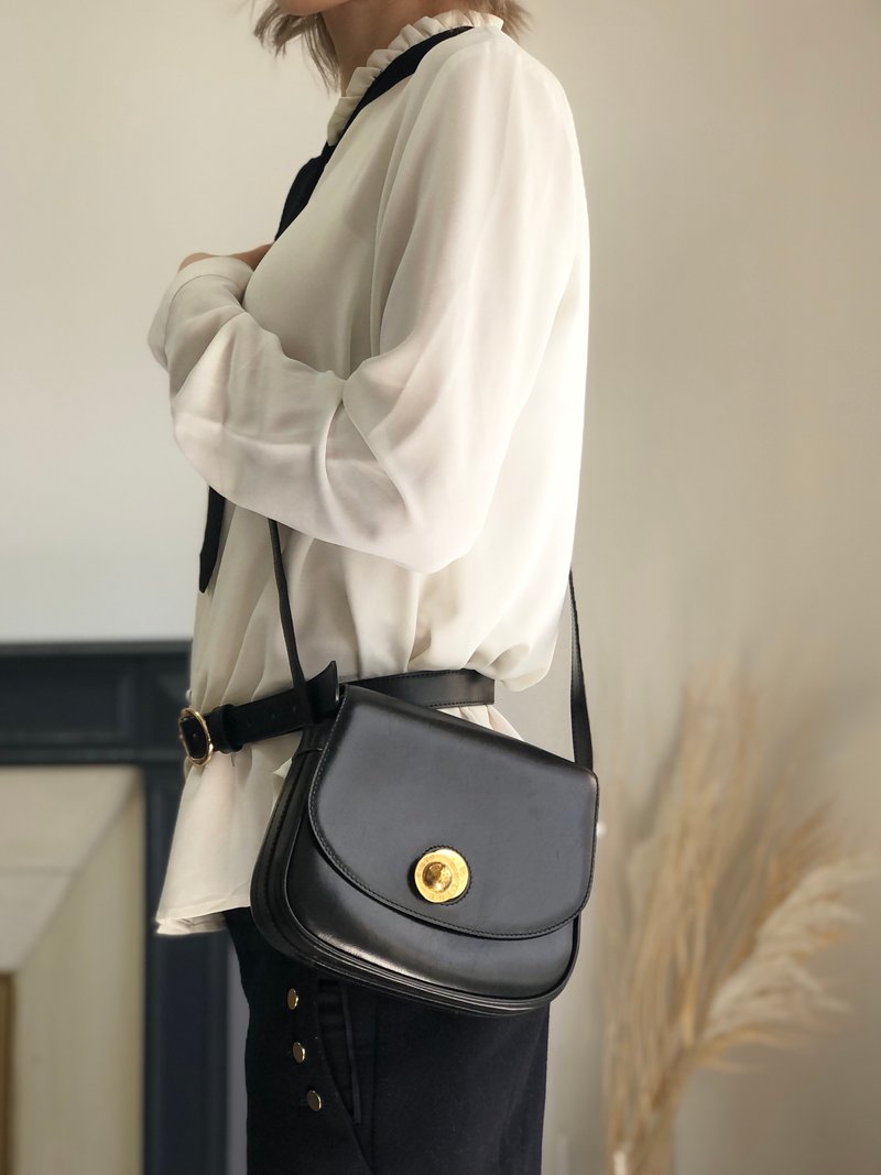 【 日本直送　名牌中古包 】CELINE セリーヌ ショルダーバッグ ブラック スターボール レザー フラップ vintage ヴィンテージ 7skrtb - 側背包/斜背包 - 真皮 黑色