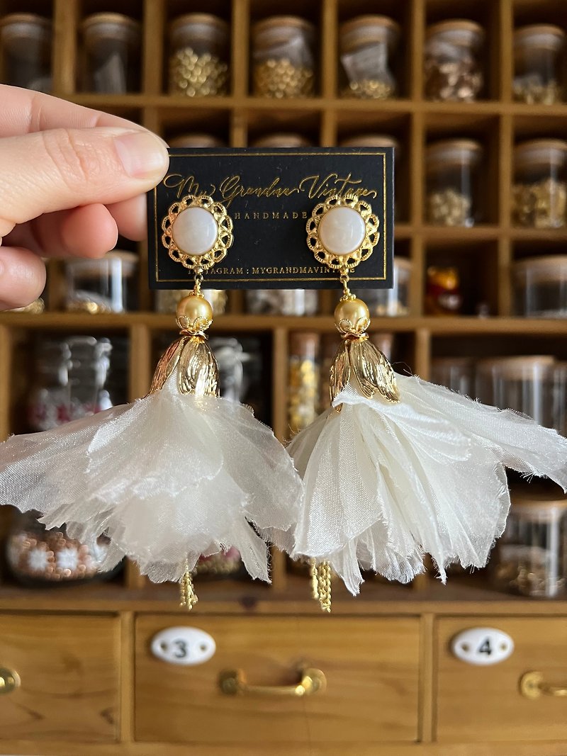 Exclusive product ballet white gold pink earrings gift handmade earrings - ต่างหู - ไฟเบอร์อื่นๆ สีเงิน