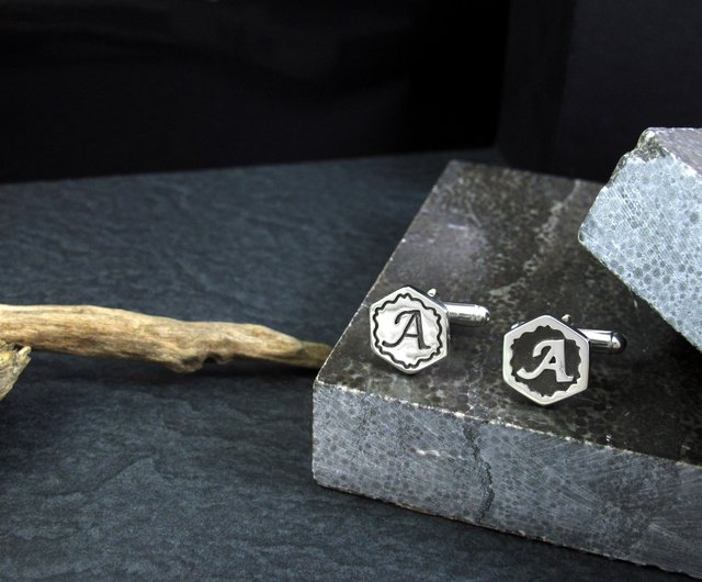 925スターリングシルバーのカフリンクスが刻印された六角形の名前の