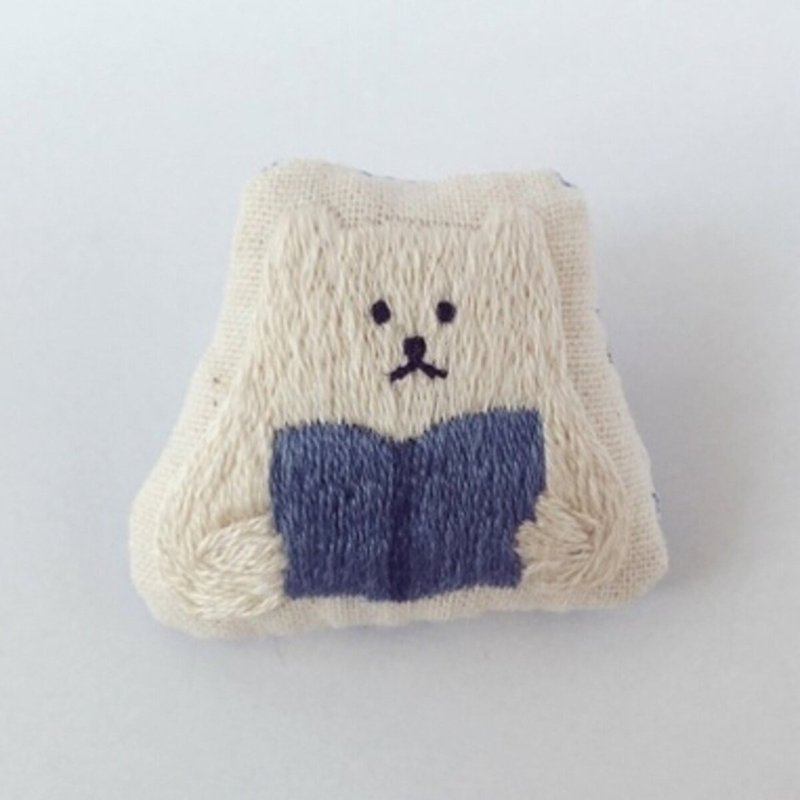 Thread Brooches White - Rather than reading a book, a polar bear embroidery brooch