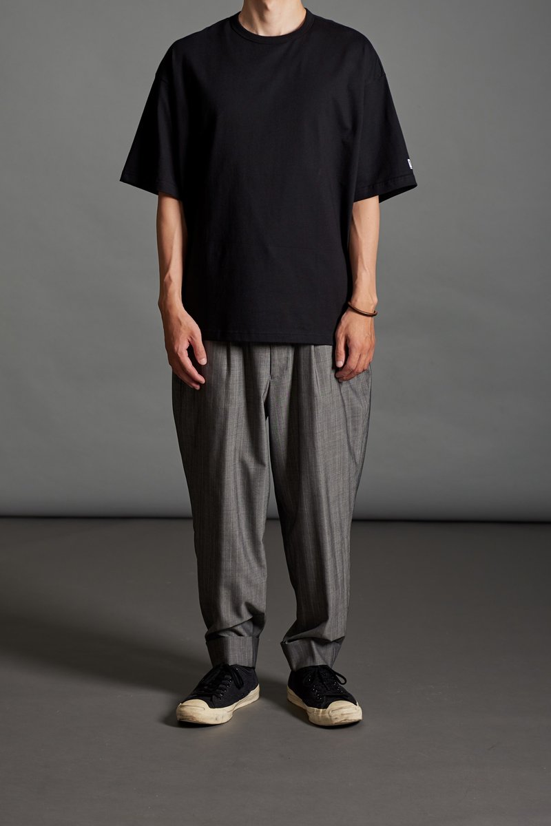 寬版開衩黑色短TEE - 男 T 恤 - 棉．麻 黑色