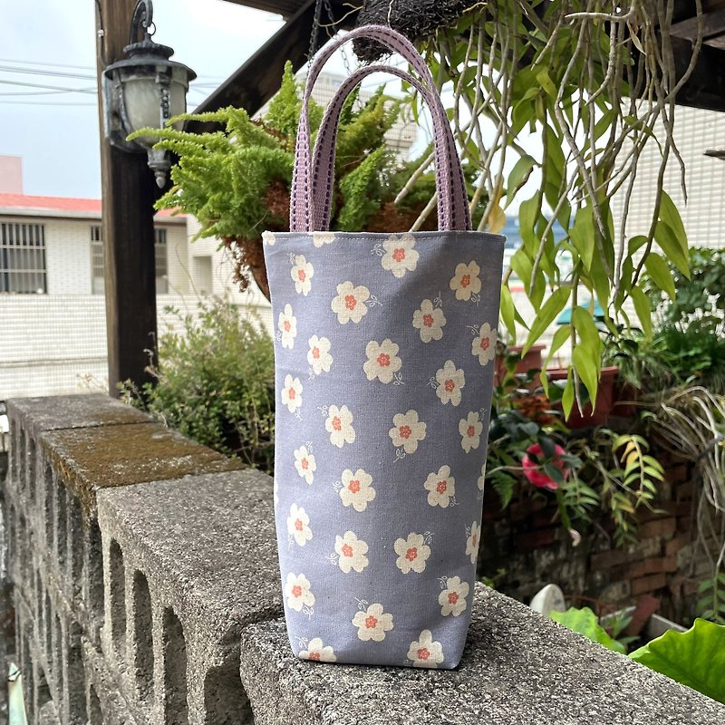 [Handmade] Small white flower water bottle/drink/ice cup bag umbrella bag - Beverage Holders & Bags - Cotton & Hemp 