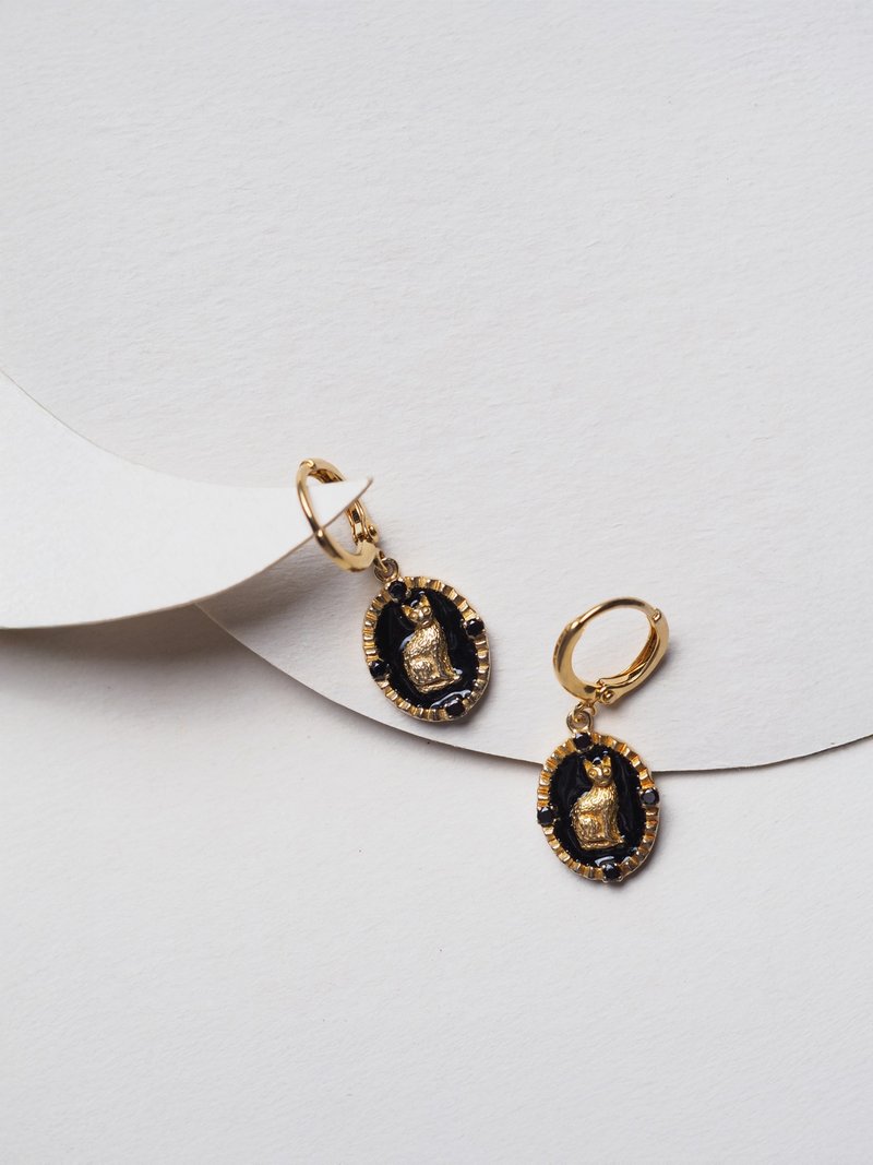 Cat Oval Radius Earrings, Sterling Silver, Cat Earring, Silver Cat Drop Earrings - 耳環/耳夾/耳骨夾 - 其他材質 金色