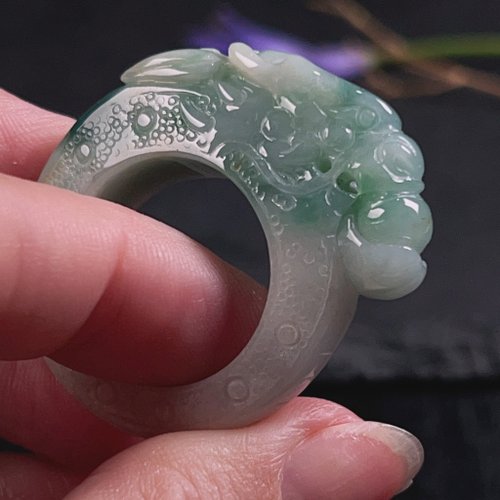 瓔珞珠寶盒 E.L.Jewelry Box 飄花翡翠龍首玉戒指 | 國際18.5圍 | 天然緬甸玉翡翠A貨 | 送禮