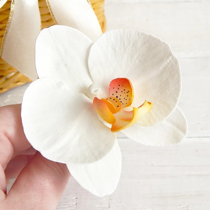 Orchid jewelry gifts Flower hair pin Beach wedding hair clip Bridal hair piece - เครื่องประดับผม - วัสดุอื่นๆ ขาว