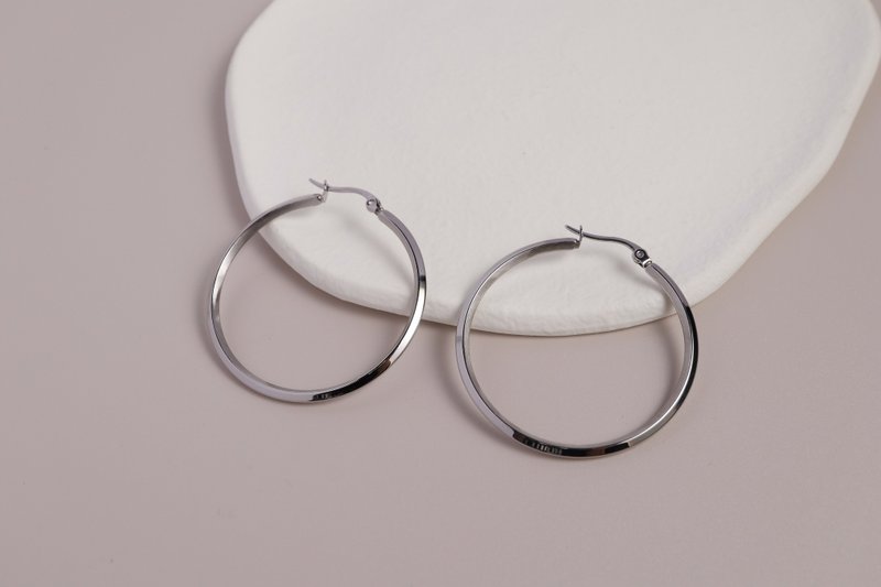 corona. Stainless Steel Large Hoop Earrings - ต่างหู - สแตนเลส สีเงิน