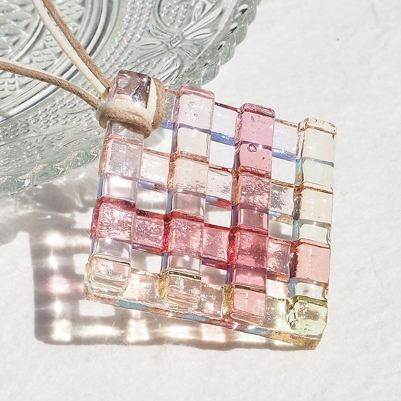 Sunbeams through the glass (Komorebi [sunset]) Necklace [Made to order] - Necklaces - Glass Pink