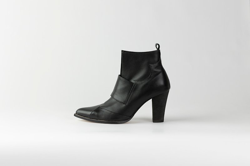 ZOODY / Hummingbird / Handmade Shoes / Pointed V-shaped High Heel Half Boots / Black - รองเท้าส้นสูง - หนังแท้ สีดำ