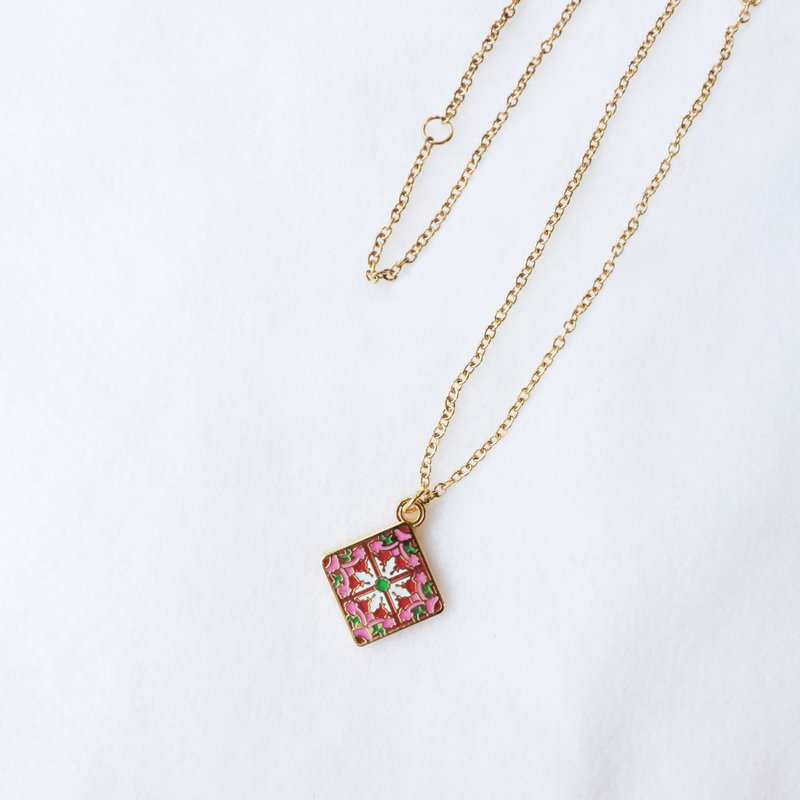 【Card Necklace】Taiwanese cultural tiles-flowers - สร้อยคอ - โลหะ สีกากี