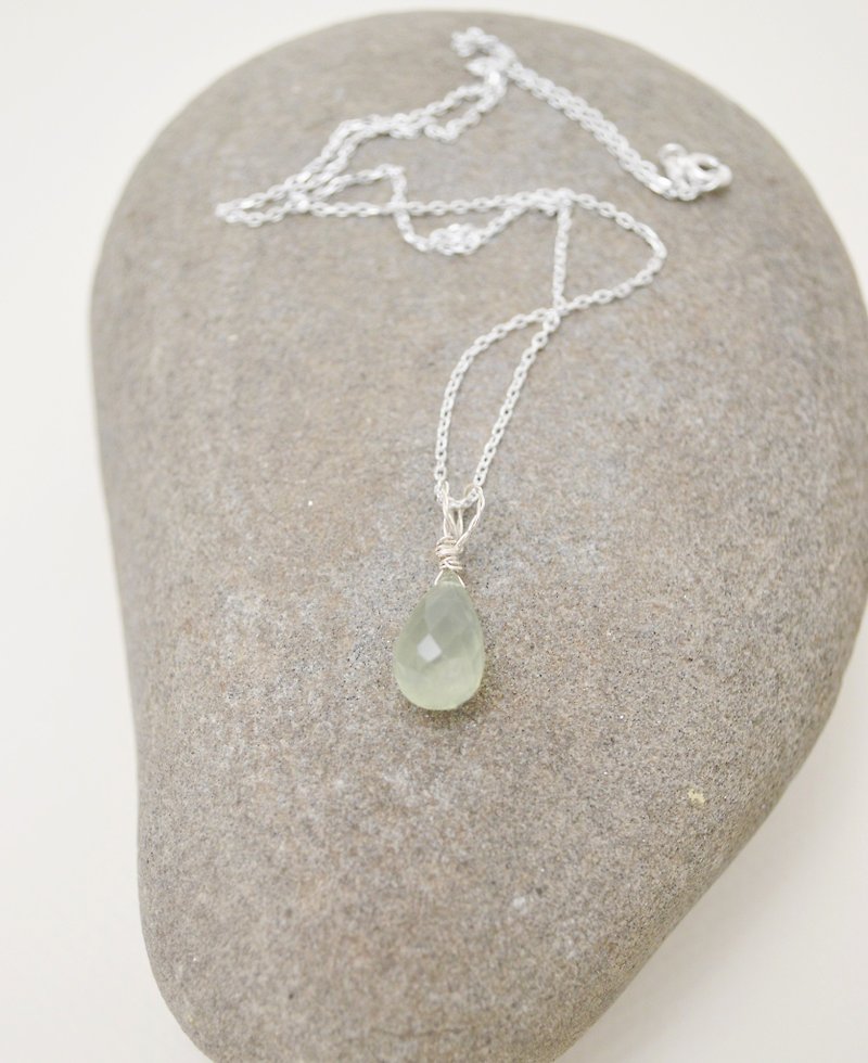 Simple small stone-Faceted Drop prehnite‧Silver necklace - สร้อยคอ - เงินแท้ สีเขียว