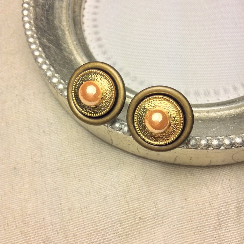 // VÉNUS 复古 vintage earrings // ve187 - ต่างหู - พลาสติก สีทอง