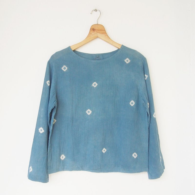  Polka dot natural indigo dye long-sleeve shirt - made of 100% cotton - 女上衣/長袖上衣 - 棉．麻 藍色