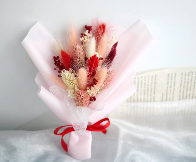 エッセイトリビュート ピンクのウサギのしっぽとカスミソウがドライフラワーの花束を1つ持って販売中 ショップ Idun Flower ドライフラワー ブーケ Pinkoi エッセイトリビュート ピンクのウサギのしっぽとカスミソウがドライフラワーの花束を1つ持って販売中 ショップ Idun Flower ドライフラワー ブーケ Pinkoi