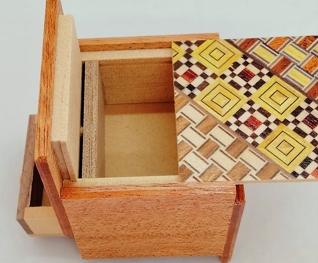 引出し付４回仕掛けキューブ秘密箱 伝統寄木 マホガニー材 パズル箱