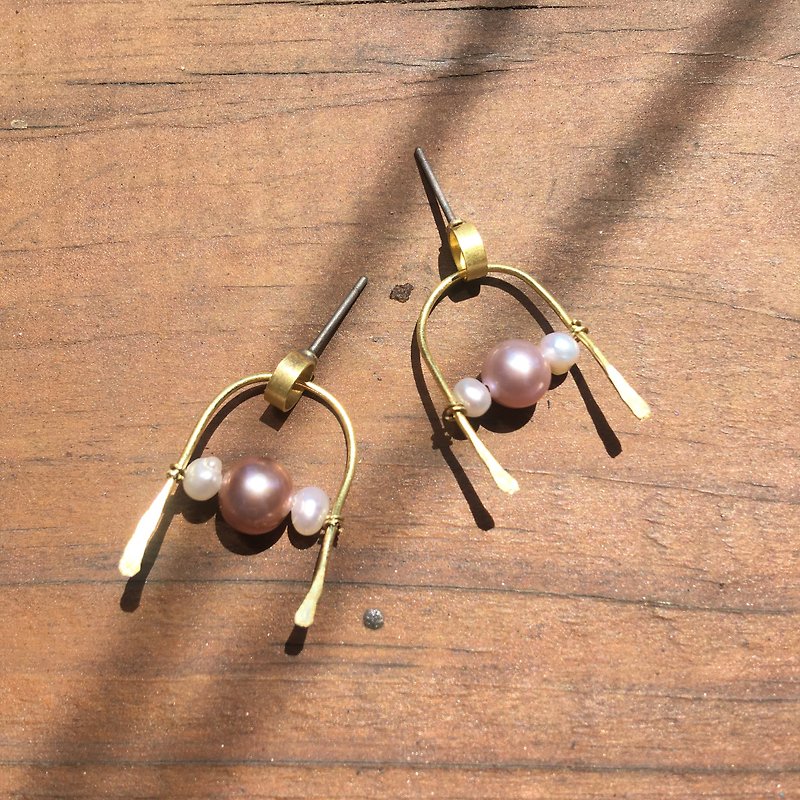 Grocery forests Travelin breeze / l pearl Bronze ear Clip-On earrings - ต่างหู - ไข่มุก สีทอง