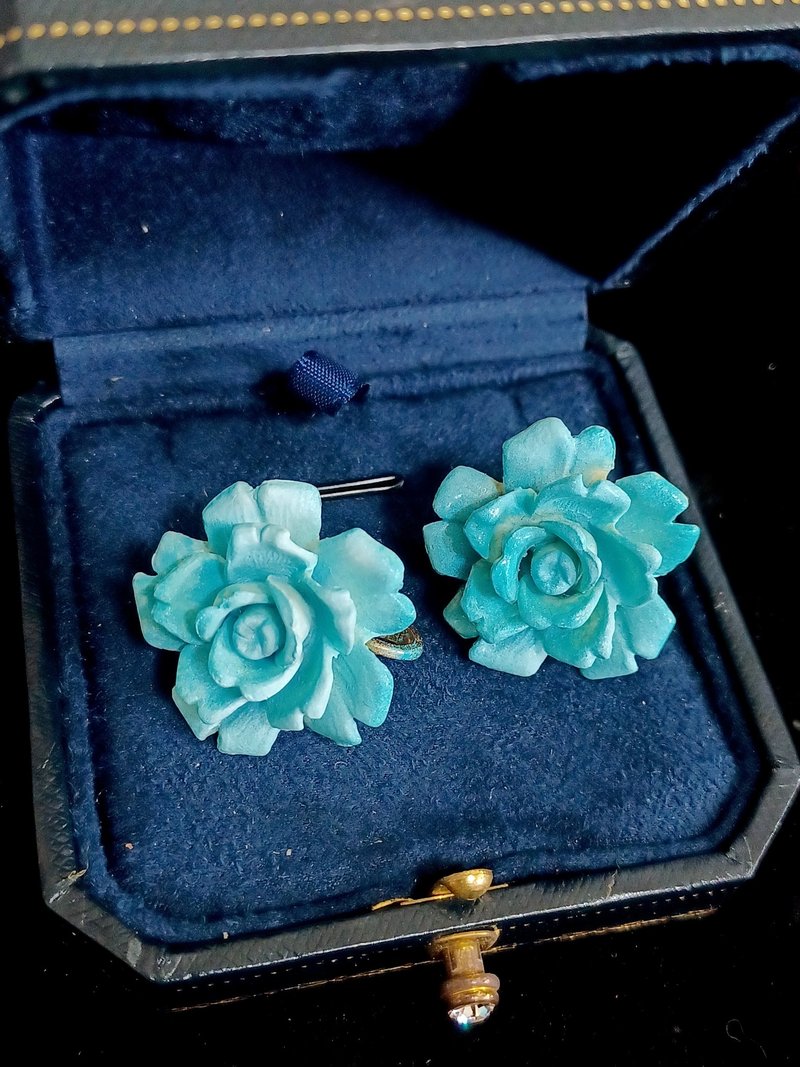 vintage jewelry 古董Trifari  賽珞珞藍色玫瑰 夾式耳環 - 耳環/耳夾/耳骨夾 - 其他金屬 