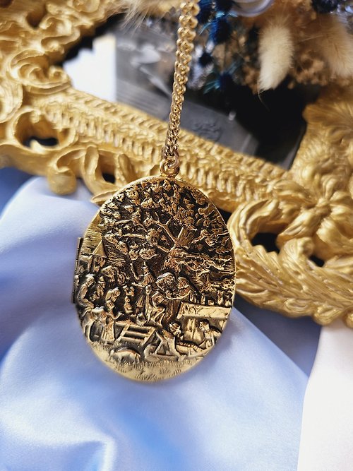 Hale黑爾典藏西洋古董 英國早期人物生活金色浮雕LOCKET項鍊/vintage西洋古董飾品