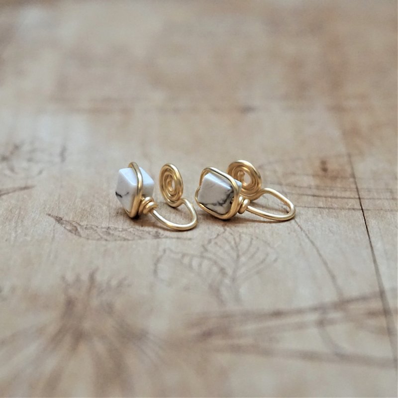 金線框耳夾 - 白松石 --- 4mm方塊白松石 ( 另有耳針款 ) - 耳環/耳夾 - 半寶石 白色