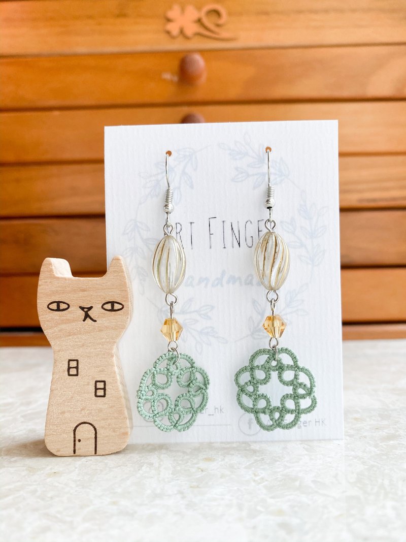 高貴綠色長形梭織耳環 Tatting earrings 手作 耳針 耳鈎 耳環 梭 - 耳環/耳夾/耳骨夾 - 繡線 綠色