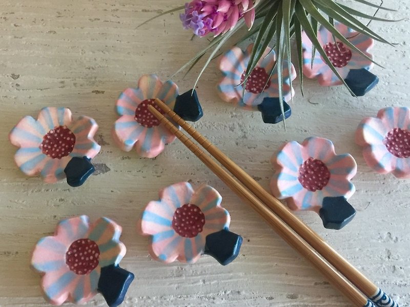 陶 筷子/筷架 粉紅色 - 粉紅粉藍的粗線條點點筷子架(售完再製款)_陶器筷架