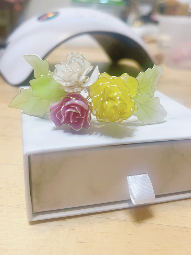 三色玫瑰花手鐲 - 手鍊/手環 - 樹脂 多色