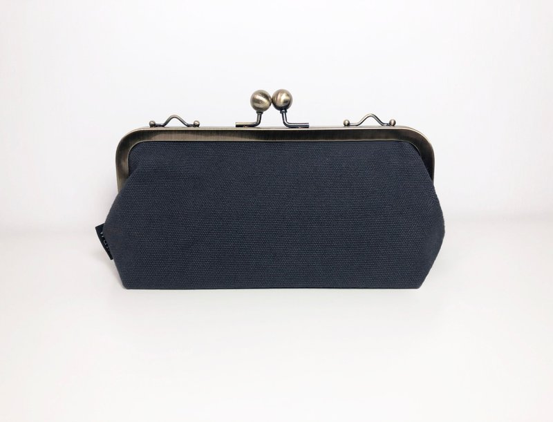 Pencil case clasp frame bag/with chain/ - กล่องดินสอ/ถุงดินสอ - ผ้าฝ้าย/ผ้าลินิน สีเทา