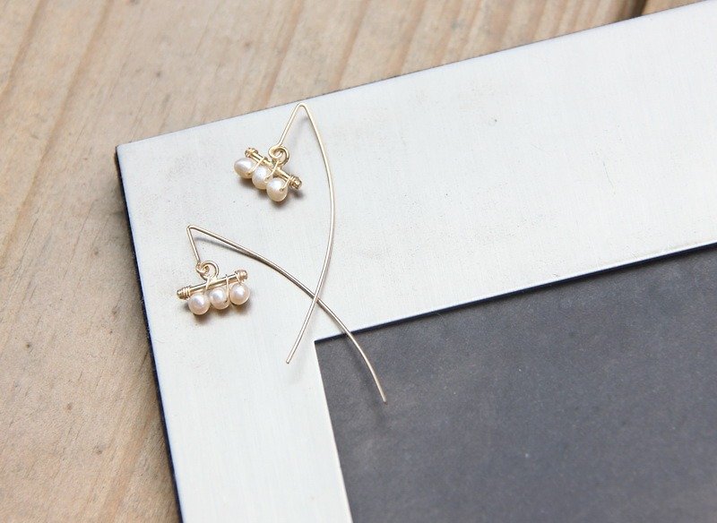 Simple Style Pearl Long Needle Earrings 2/ Modern Pearl 14KGF long dangle - Earrings & Clip-ons - Gemstone Gold