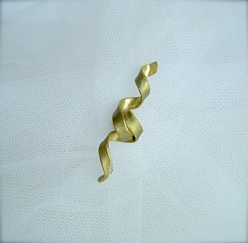 Ribbon brooch - Brooches - Other Metals Gold