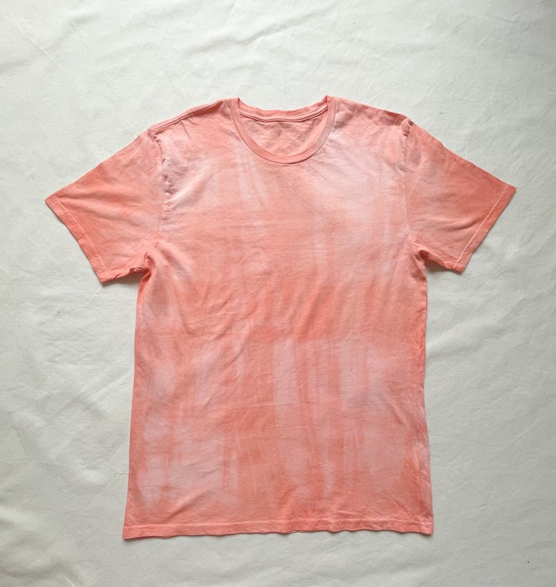 Coloring Organic cotton TEE Indigo Mud dyed shibori - เสื้อยืดผู้หญิง - ผ้าฝ้าย/ผ้าลินิน สึชมพู