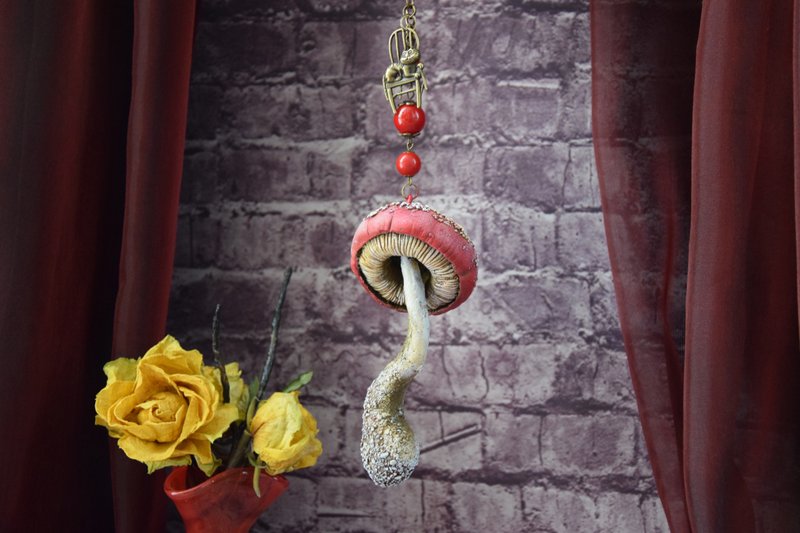Large interior pendant Mushrooms in Alice in Wonderland - 公仔/玩偶 - 陶 紅色
