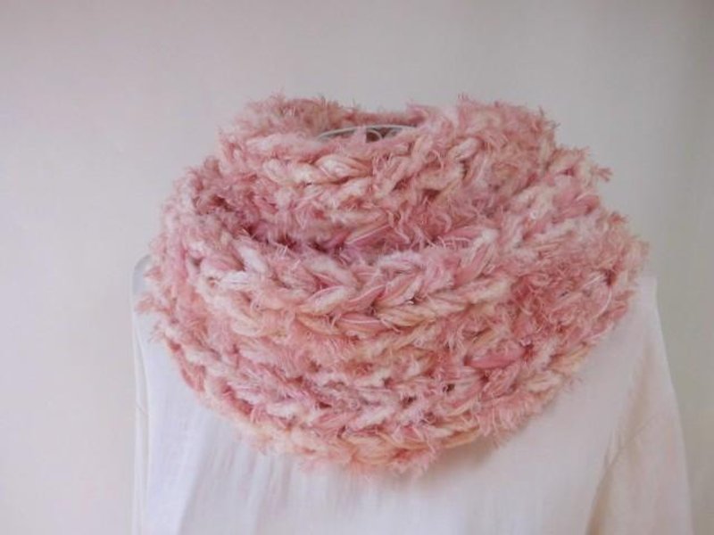 Fluffy ♪ Snood (Sweet Coral) Coral Pink Fur Extra Fine Merino Plenty! - Scarves - Cotton & Hemp 