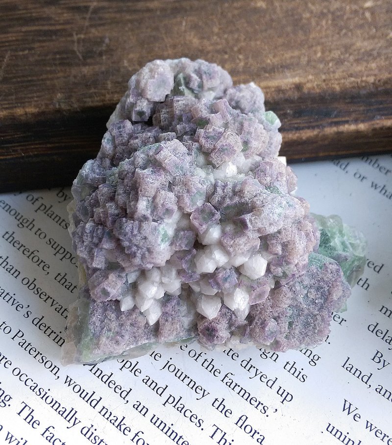 Fluorite 內蒙產地  紫綠色雙色螢石 方解石共生 天然礦石 原礦 - 擺飾/家飾品 - 其他材質 