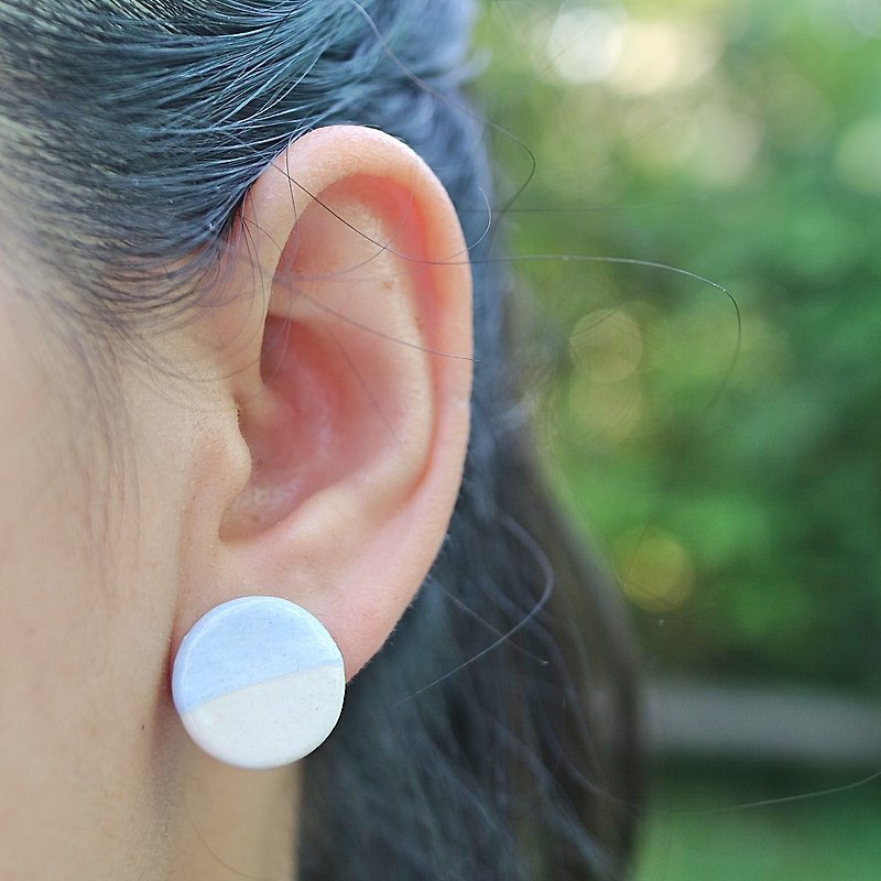 sky blue earring - 耳環/耳夾 - 陶 藍色