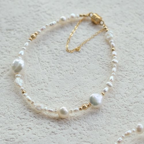 Beau Jewelry 14K包金粉雪系列-紛飛異形珍珠磁吸手鍊