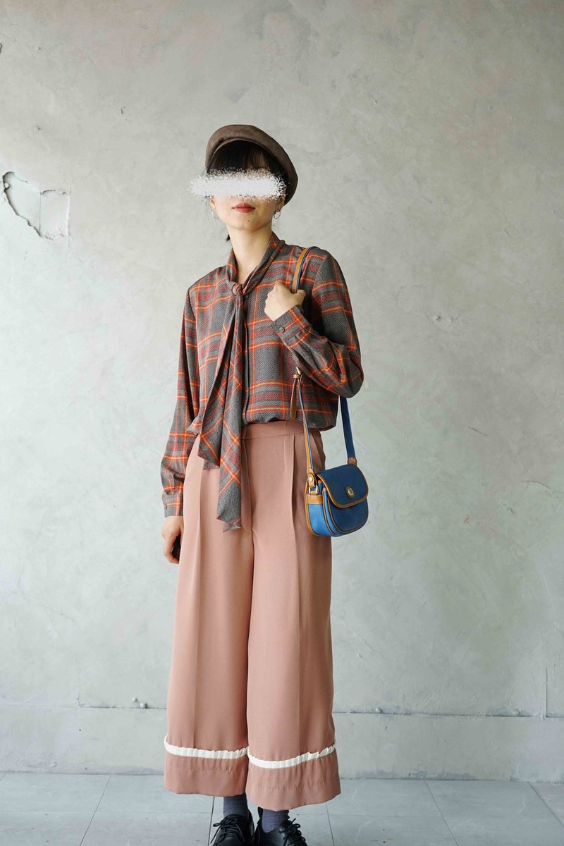 尋寶古著-英倫灰粉紅千鳥格印花綁帶雪紡襯衫 - 女襯衫 - 聚酯纖維 灰色