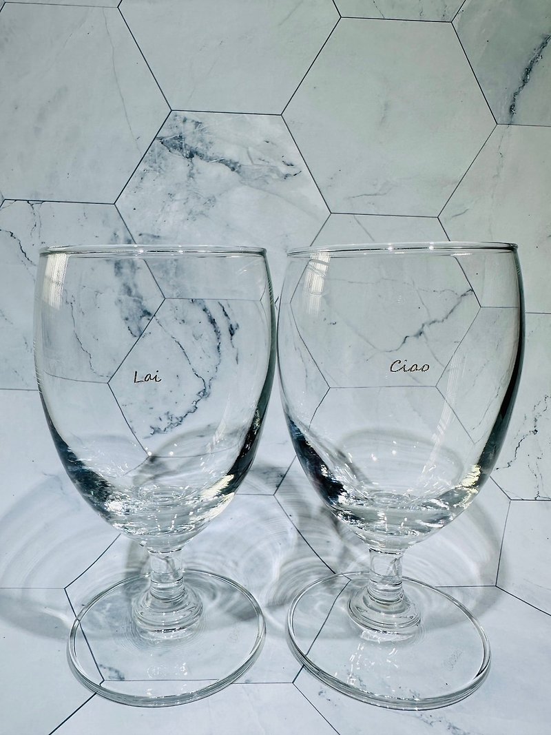 【Jinsha】Red wine pair glass text engraving customized engraving wedding gift for house gift - Bar Glasses & Drinkware - Glass Gold