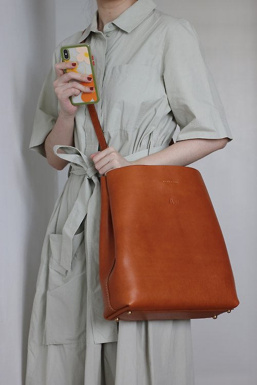 Mou Mou Leather Craft 手工手縫義大利植鞣革真皮桶包大容量背包
