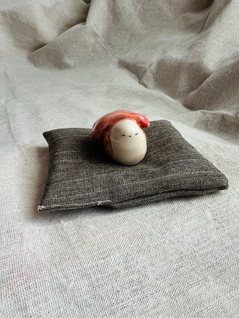 Snow Elf Series Sushi No. 9 03 Tuna Hand-Pieced Pottery 5.5 x 3.3 x H3.7 cm - ตุ๊กตา - ดินเผา 