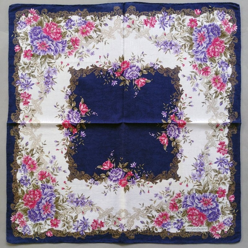 Yves Saint Laurent Vintage Scarf Navy Floral - Baroque Print  21.5 x 21.5 inches - 手帕 - 棉．麻 紫色