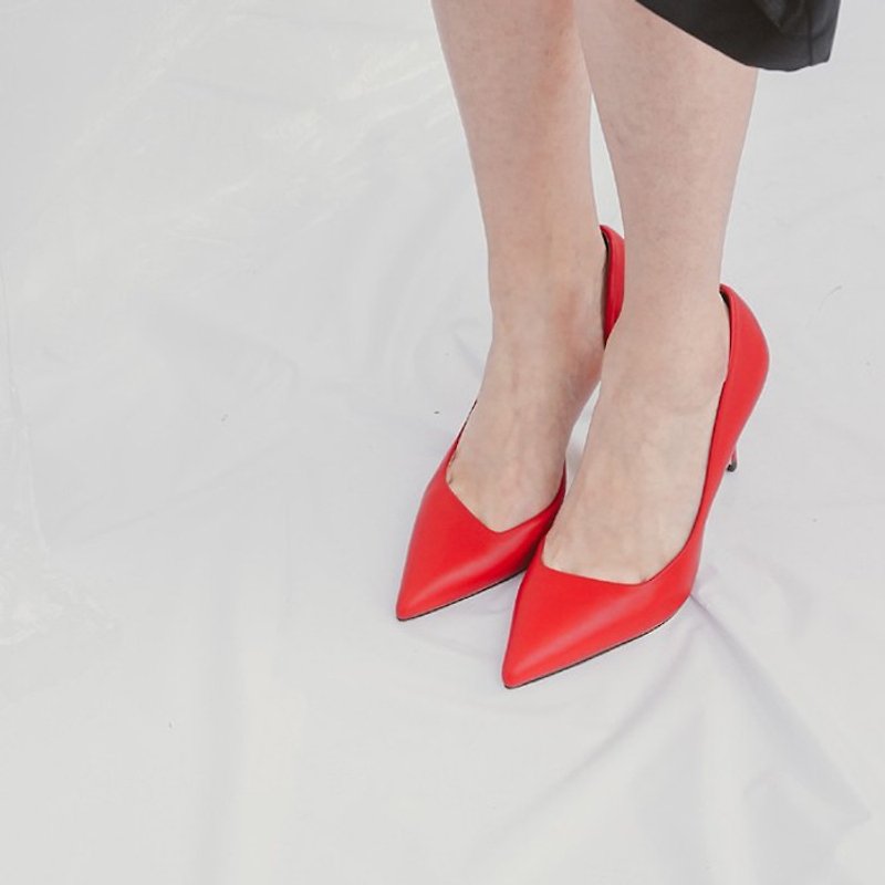 [Show products clear] bevel cut side hollowed out leather high heels red - รองเท้าส้นสูง - หนังแท้ สีแดง